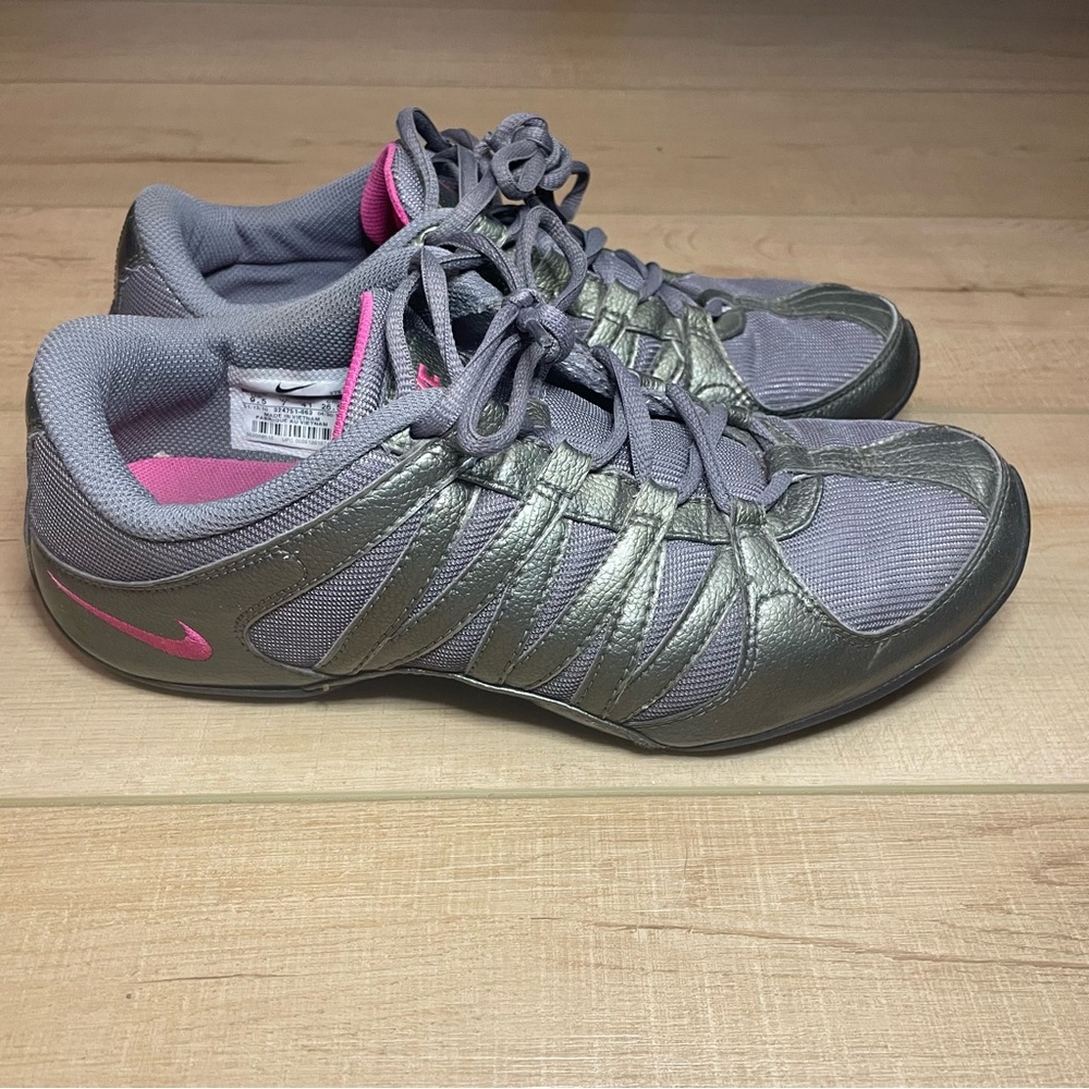 Nike Women's 9.5 Gray Silver Metallic and Pink Running Track Athletic Shoes